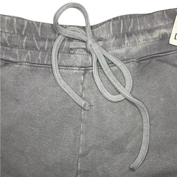 LACAUSA Slater Sweatshorts in Washed Gray - Picture 7 of 10